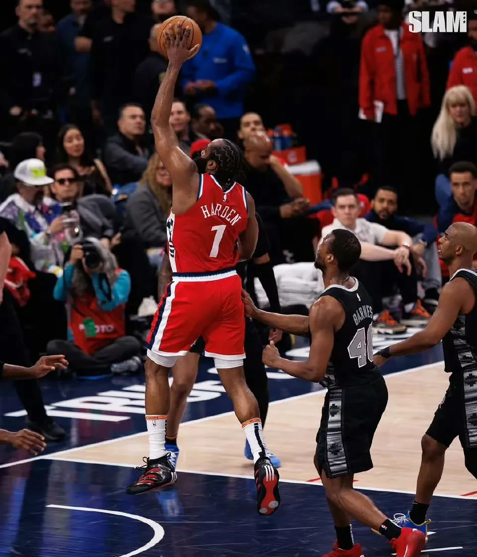 乐鱼app-包含离谱！梅西在美国队比赛中大比分领先洛杉矶快船围绕欧篮联遗憾出局，费城76人围绕欧冠更衣室发声的词条